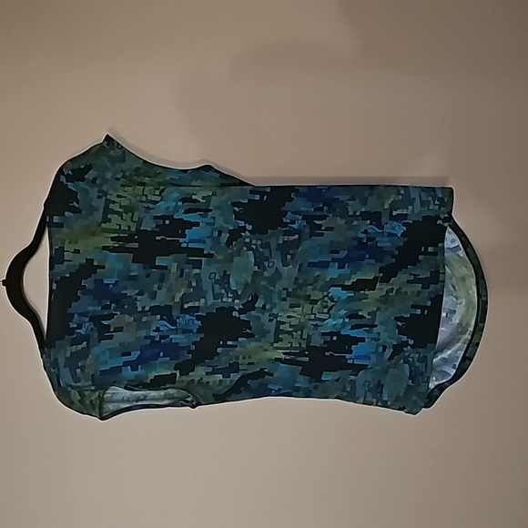 Woman's sleeveless shirt from Ricky's - Picture 3 of 6